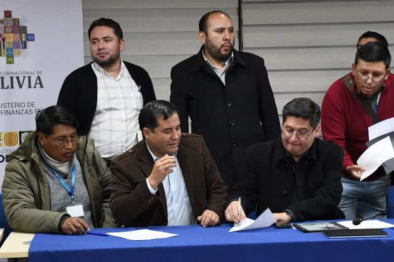 Gobierno y transporte Pesado firman acuerdo