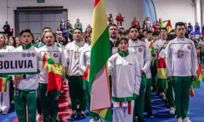 Equipo de karate boliviano