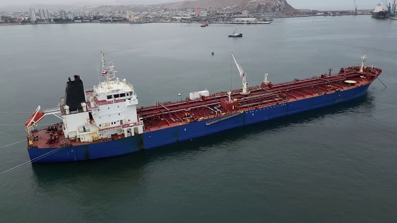 Barco con diésel boliviano